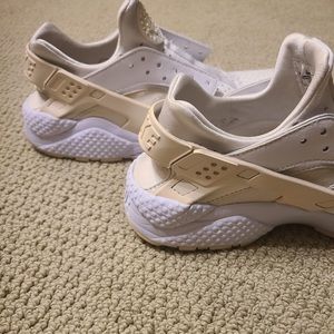 NIKE AIR HUARACHE WHITE